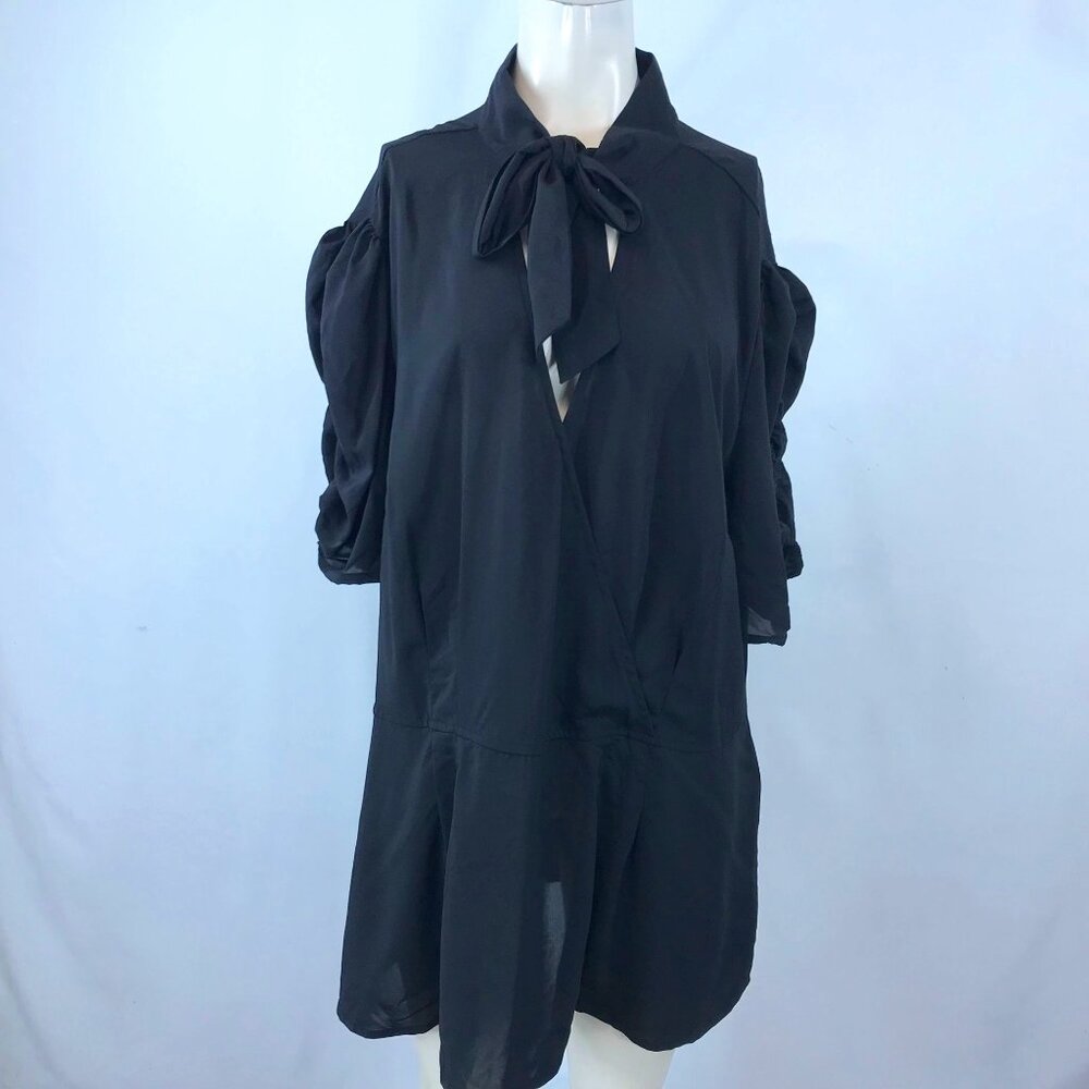 ESHAKTI - WOMEN'S 4X /28W - BLACK SHORT SLEEVE TIES AT NECK WRAP FRONT TOP SHIRT